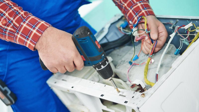 Aliağa ECA ECA çamaşır makinesi kart tamiri – Su almama arızası orijinal parça ile giderildi. - Teknik servis örneği